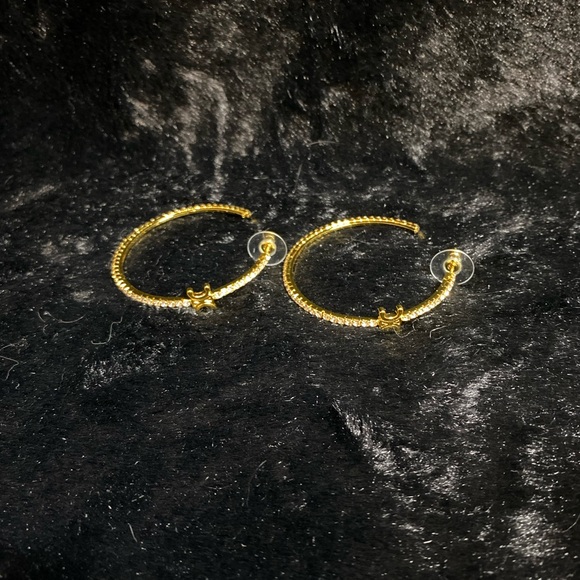 Luxury 18K Gold & Rhinestone Hoop Earrings - Picture 4 of 5